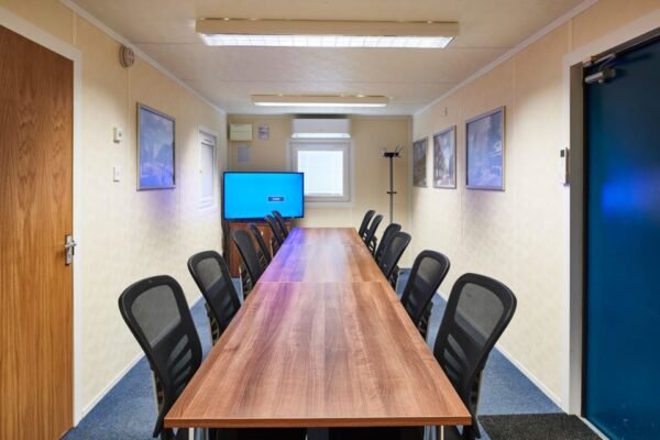 1006-Boardroom-table-in-ECOlink-cabin-960x640-1.jpg 32Ft ECOlink Meeting Room Cabin