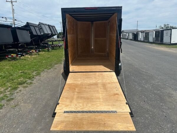 2025-HOMESTEADER-6X12-ENCLOSED-CARGO-TRAILER-BLACKOUT-TRIM-6.jpg Homesteader 6 x 12 V-Nose Enclosed Cargo Trailer – Black Trim
